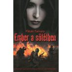 Ember a sötétben